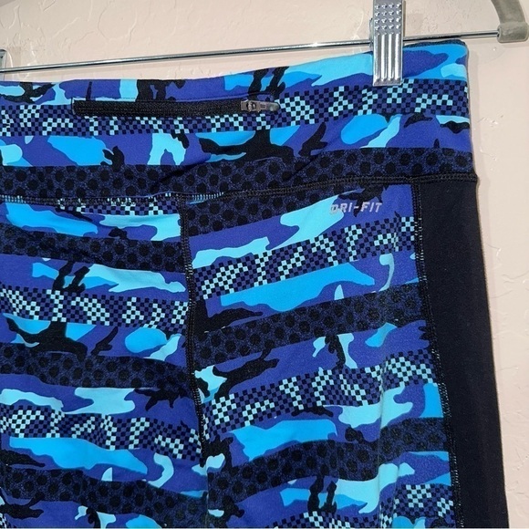 Nike Dri Fit Women’s Sz M Camo Blue 22” Capri Tights Activewear Pants - Picture 10 of 10